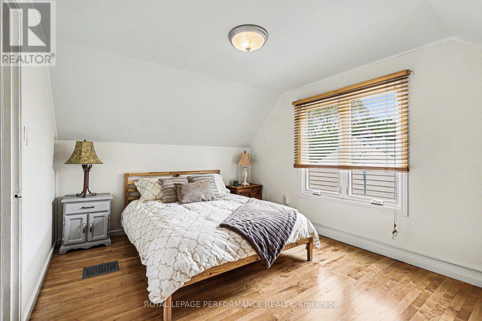 5 MARSHALL AVENUE - 12