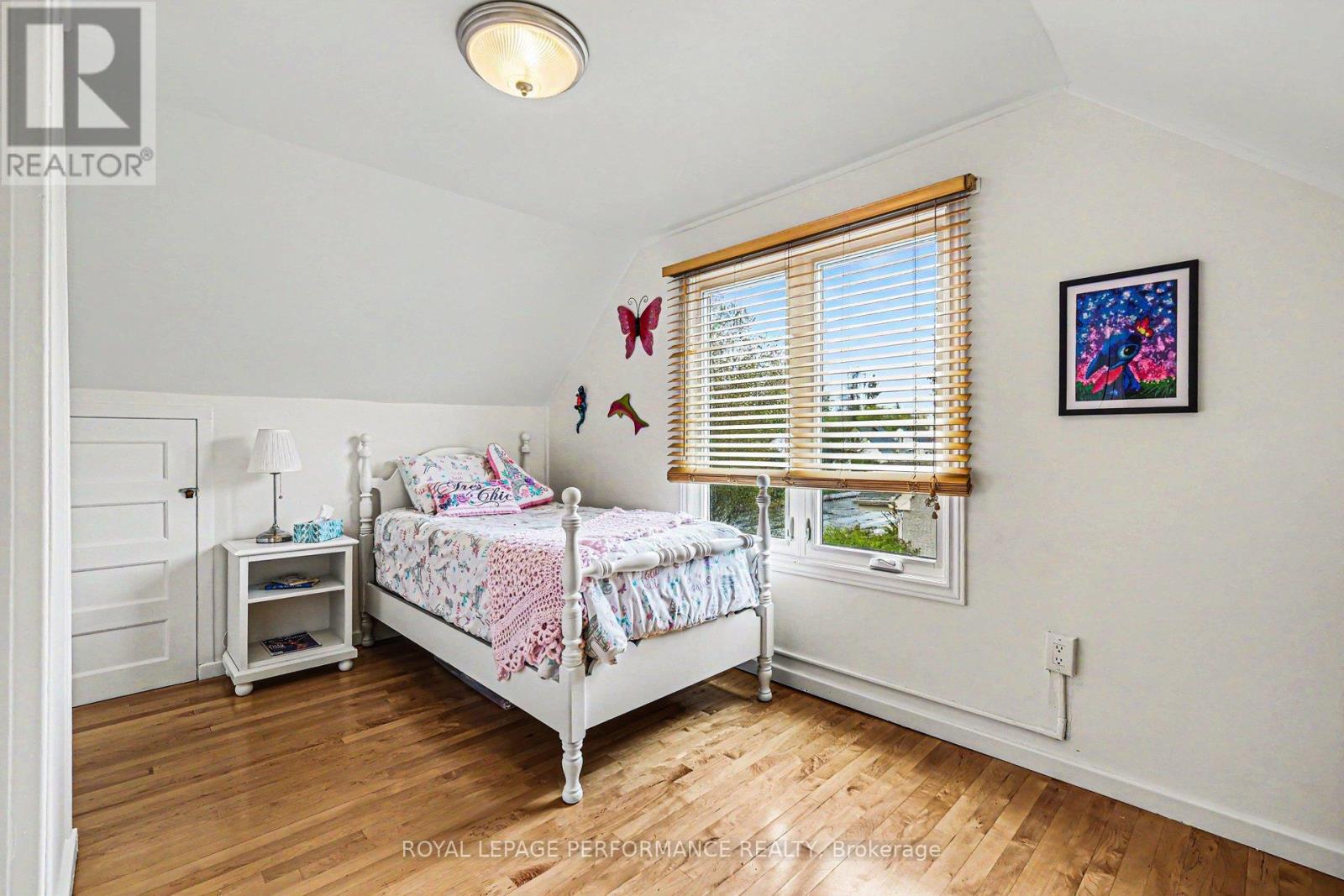5 MARSHALL AVENUE - 16