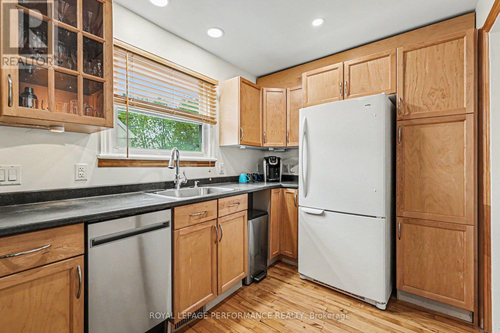5 MARSHALL AVENUE - 8