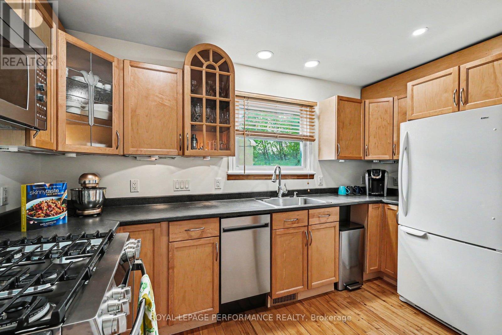 5 MARSHALL AVENUE - 9