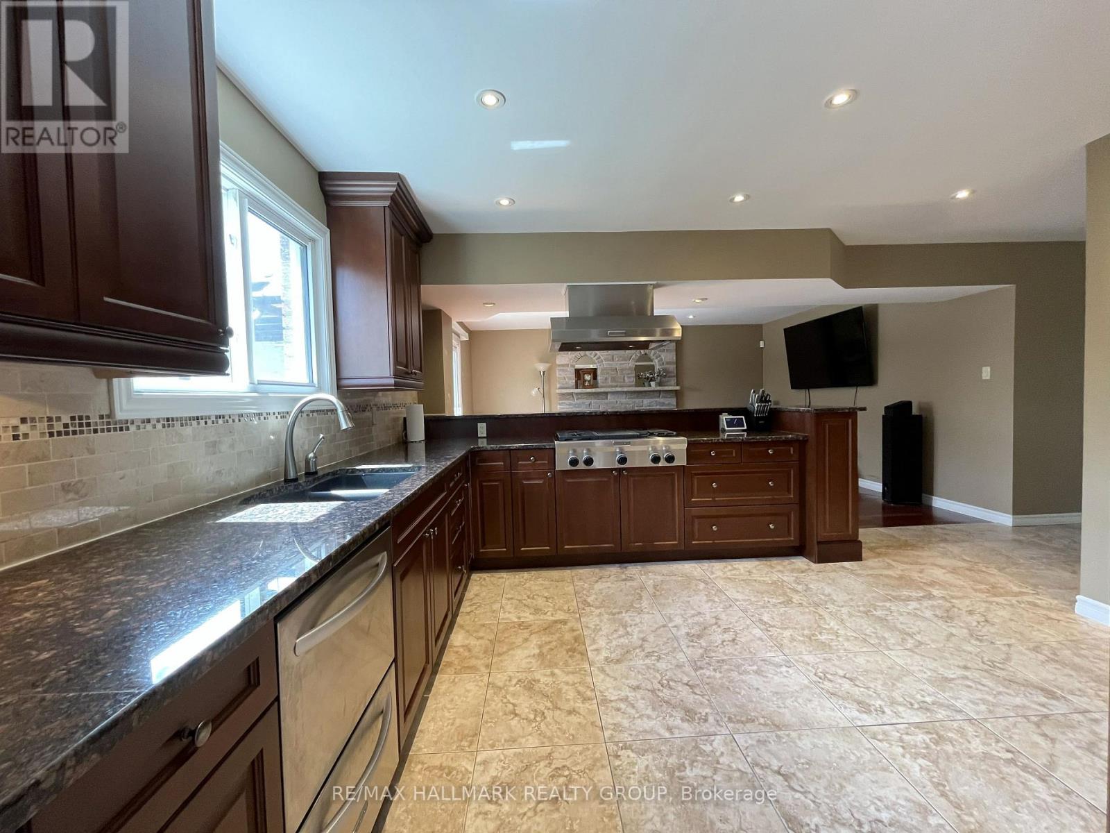 2 INVERNESS AVENUE - 7