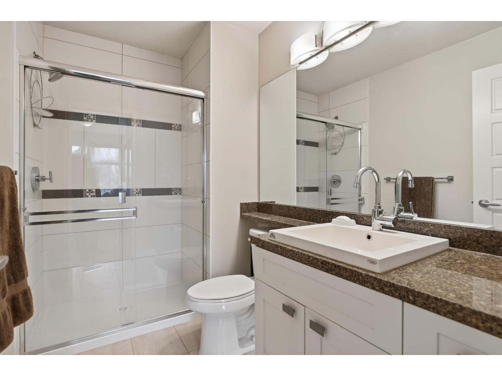 216 20068 FRASER HIGHWAY, Langley
