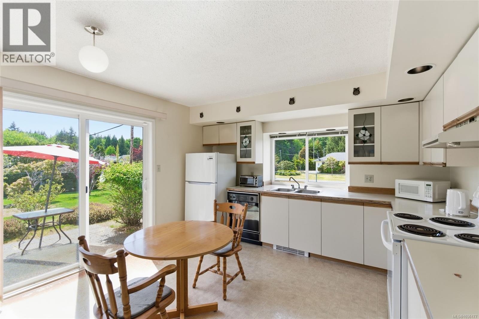 670 Arbutus St - 17