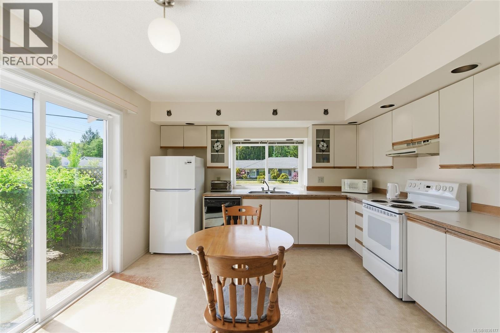 670 Arbutus St - 2