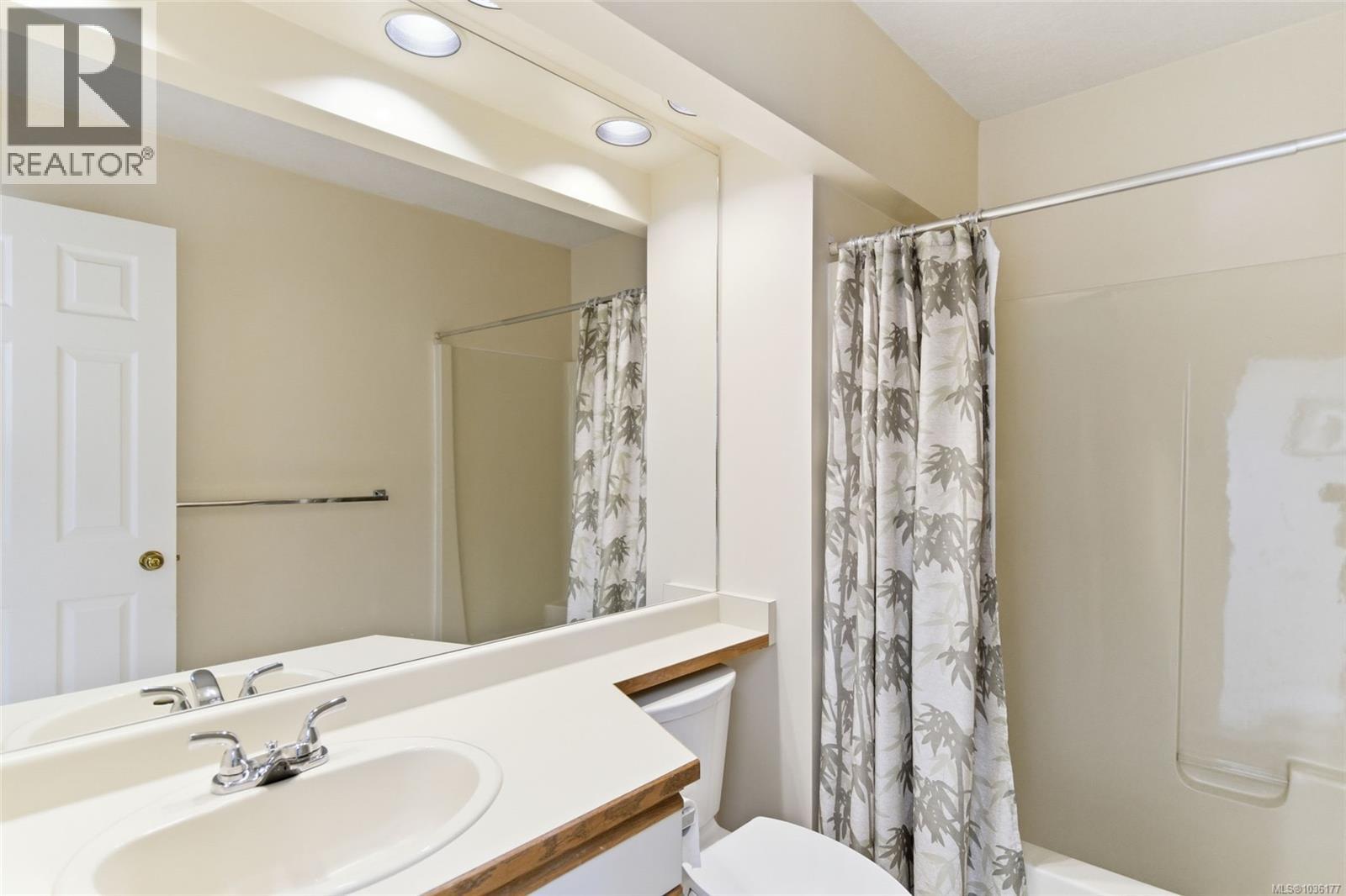 670 Arbutus St - 7
