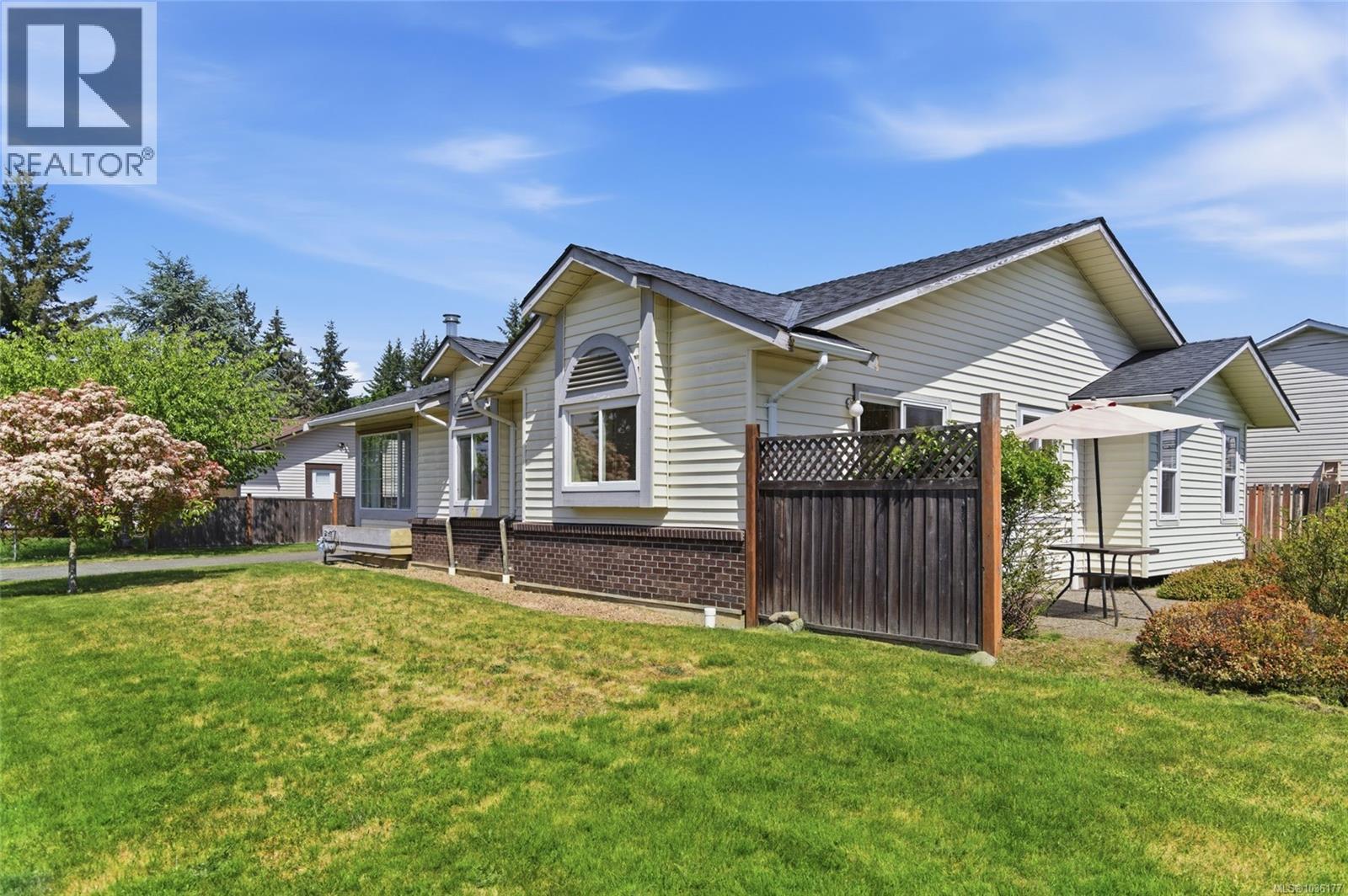 670 Arbutus St - 25