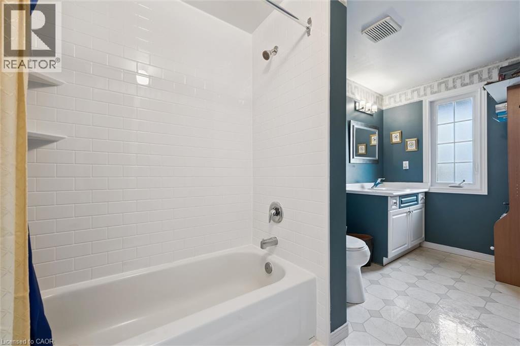 203 BAKER Street, Waterloo, Ontario, N2T2L8 — Photo 24