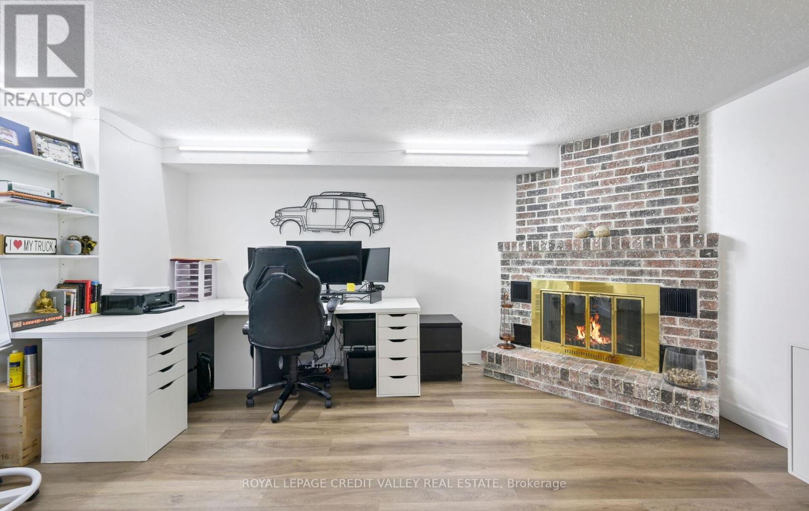 24 PLUTO DRIVE - 36