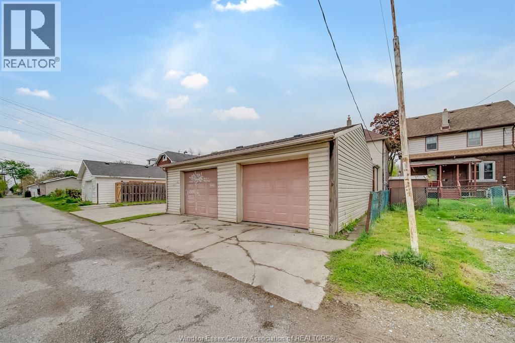 748 MOY, Windsor, Ontario, N9A2N6 — Photo 38