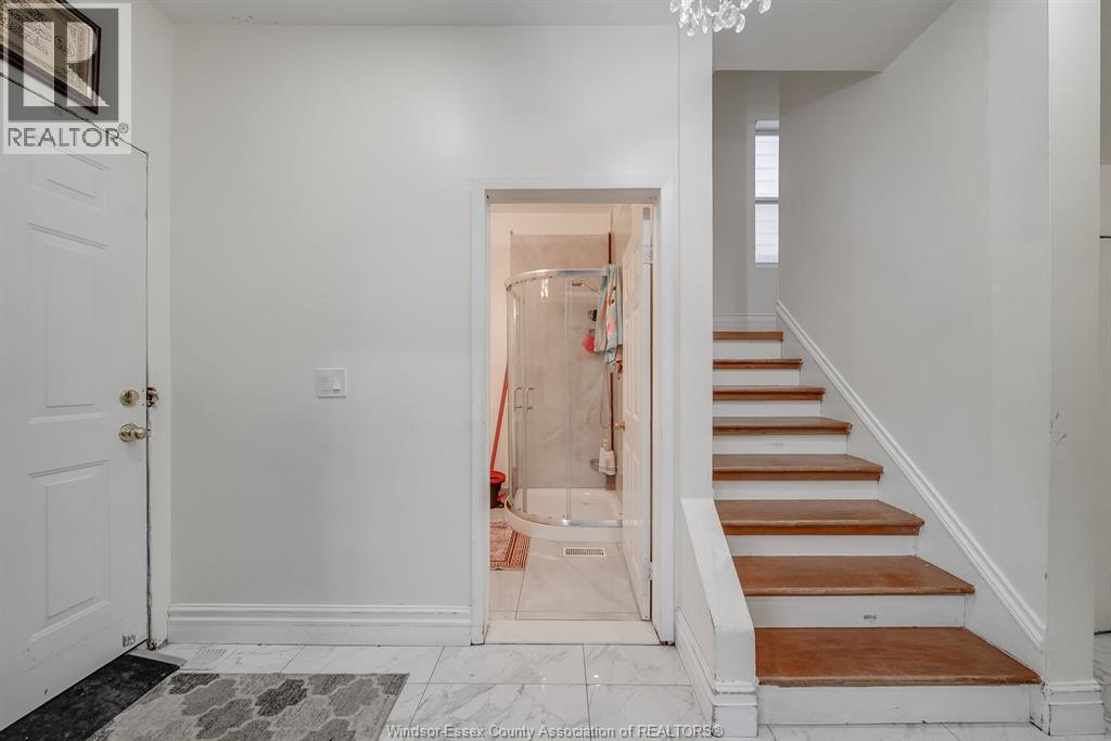 748 MOY, Windsor, Ontario, N9A2N6 — Photo 4
