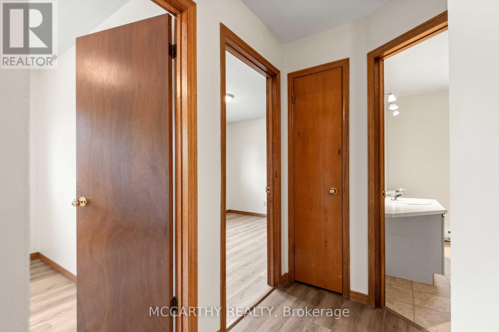209 SARAH COURT - 25
