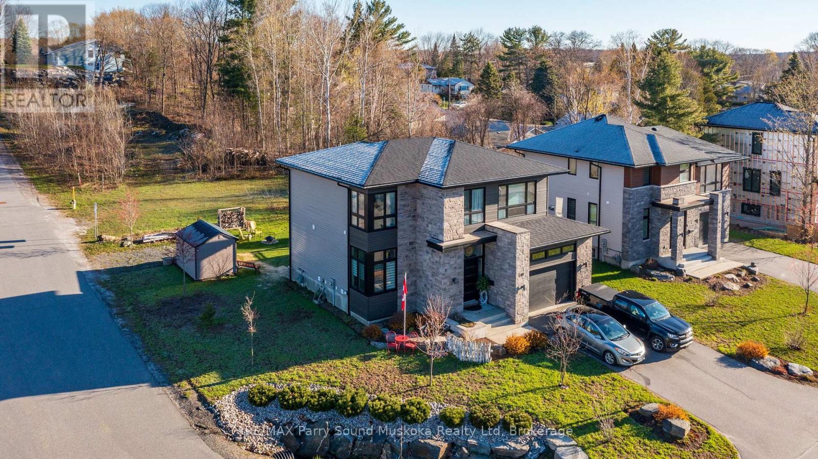 44 DENNIS DRIVE - 33