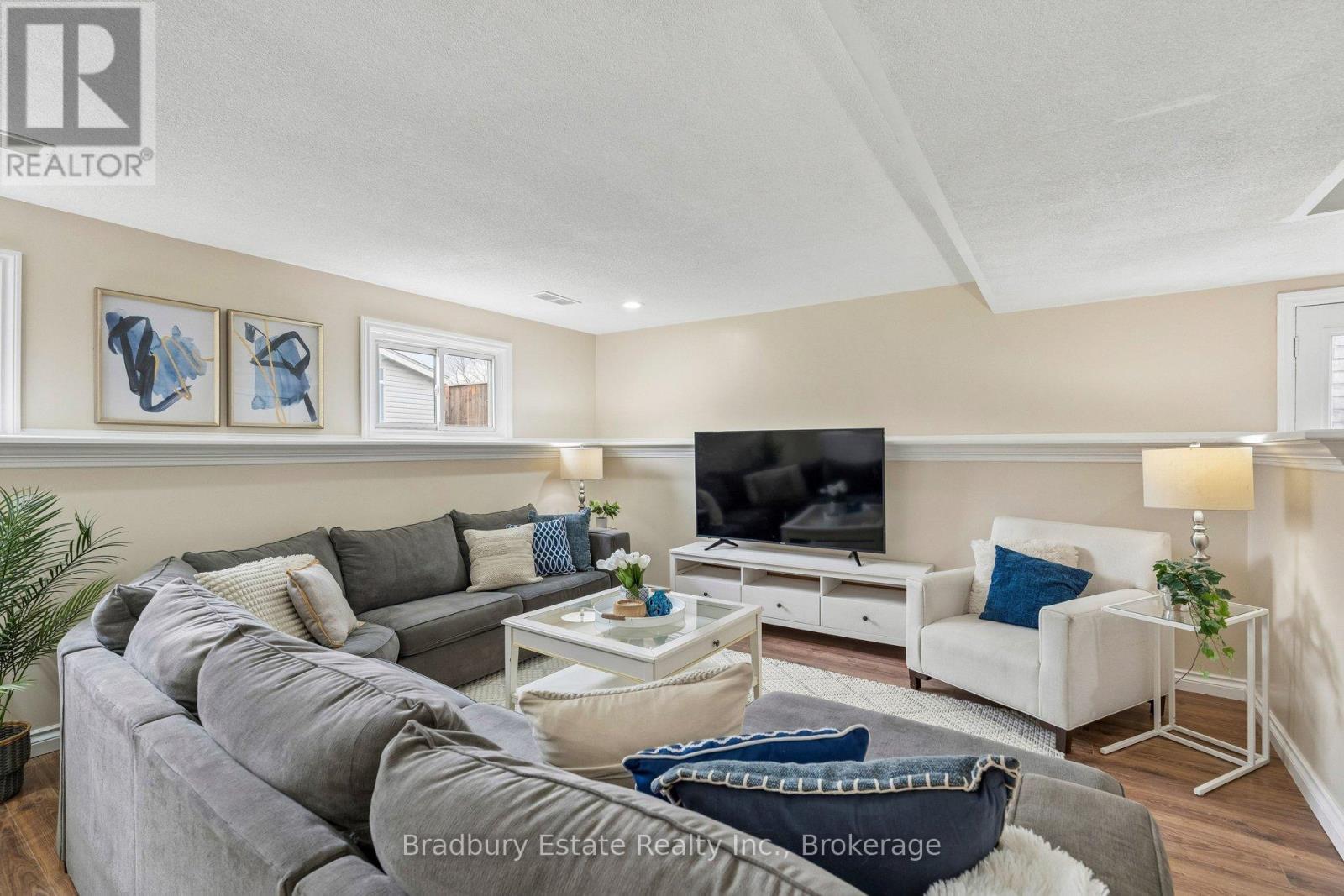 31 MAYFAIR DRIVE - 25