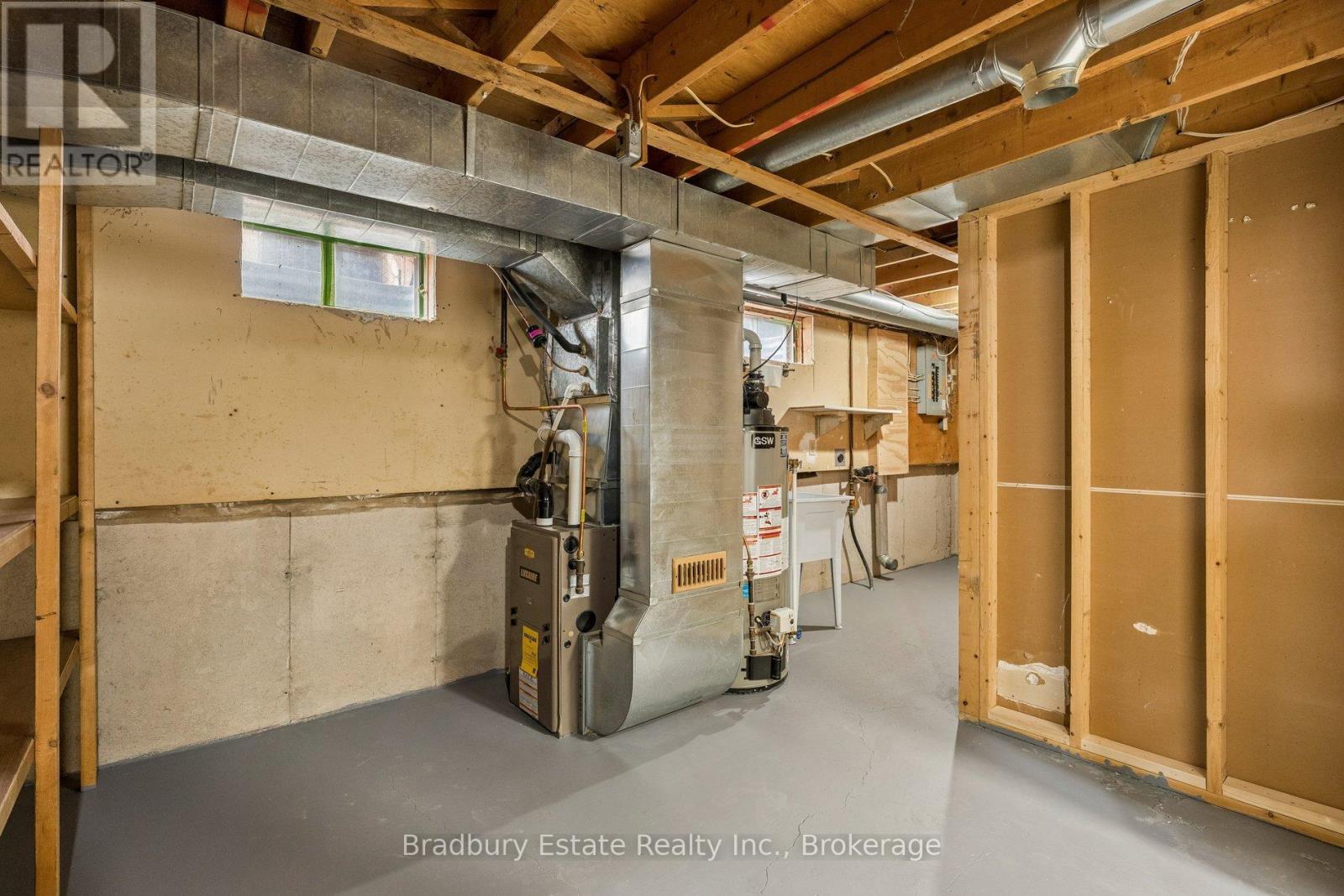 31 MAYFAIR DRIVE - 33