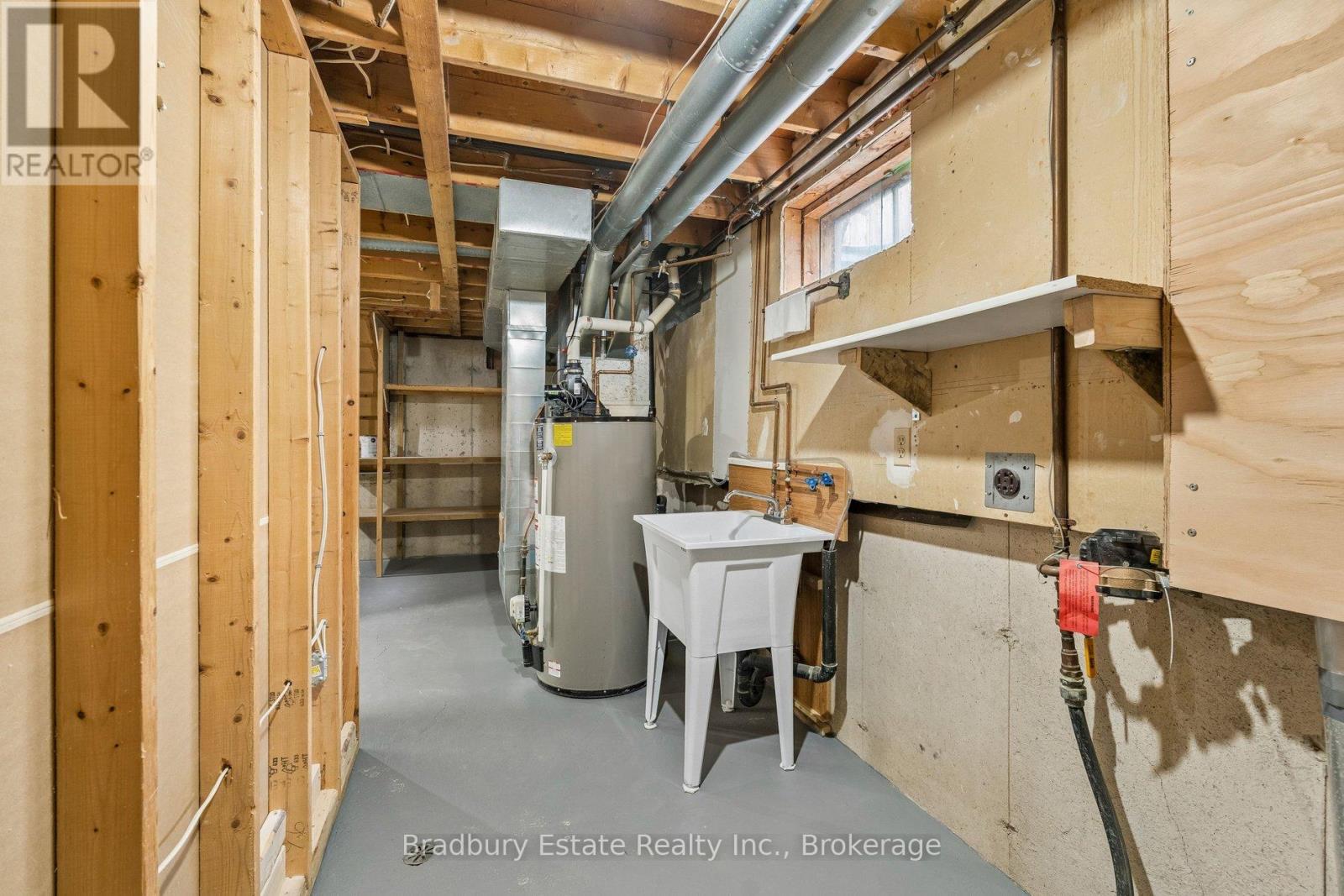 31 MAYFAIR DRIVE - 34