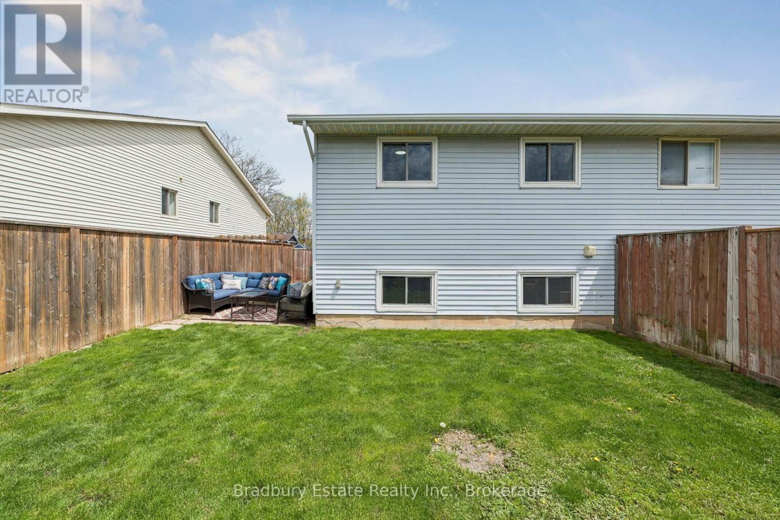 31 MAYFAIR DRIVE - 37