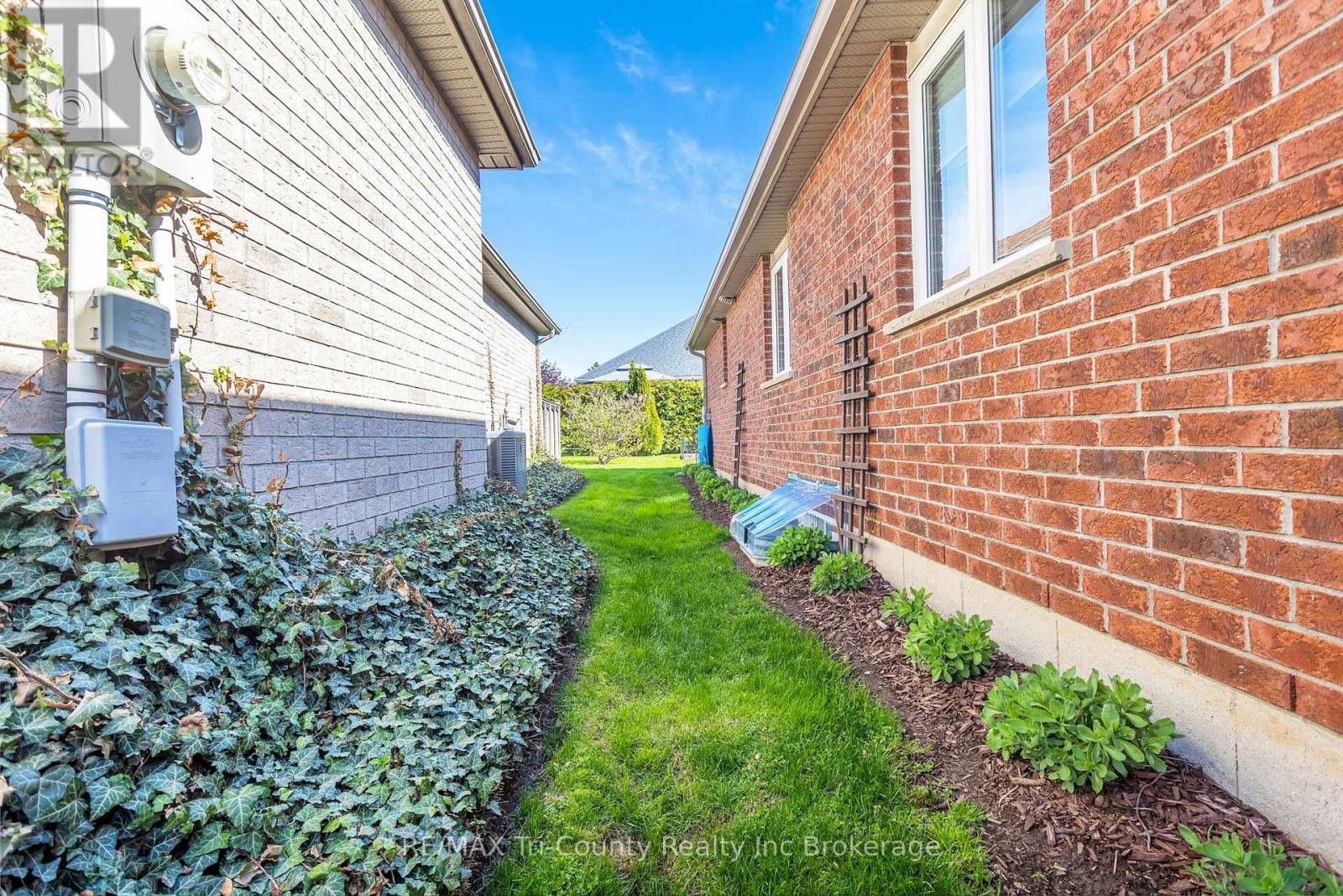 210 BALDWIN STREET - 25