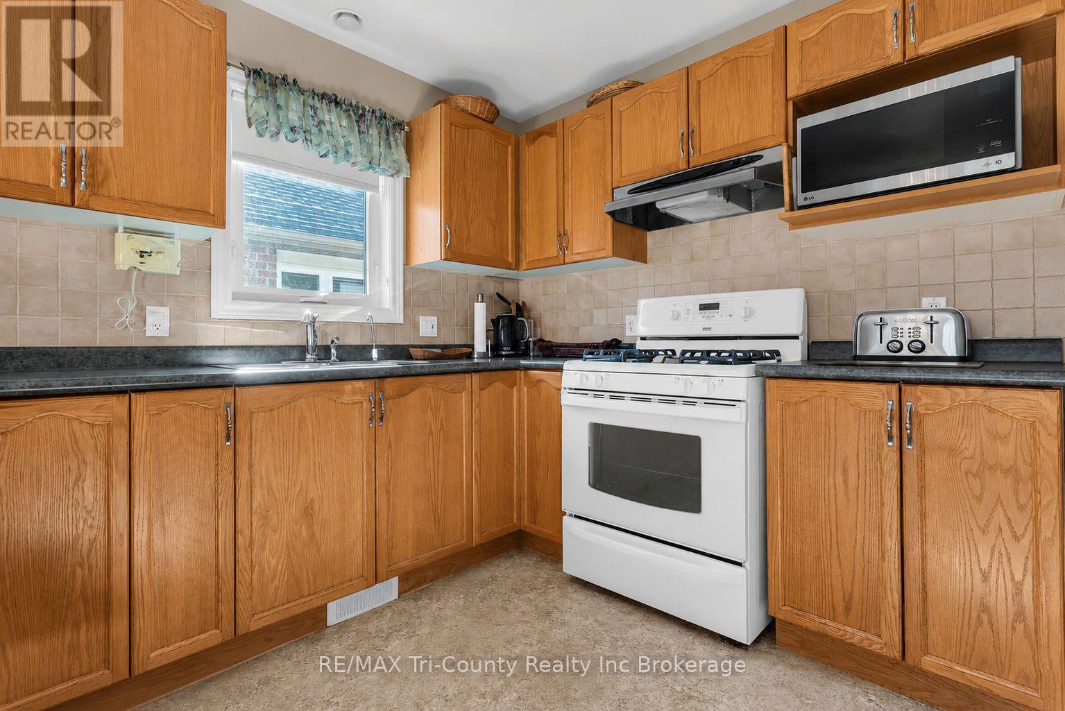 210 BALDWIN STREET - 8
