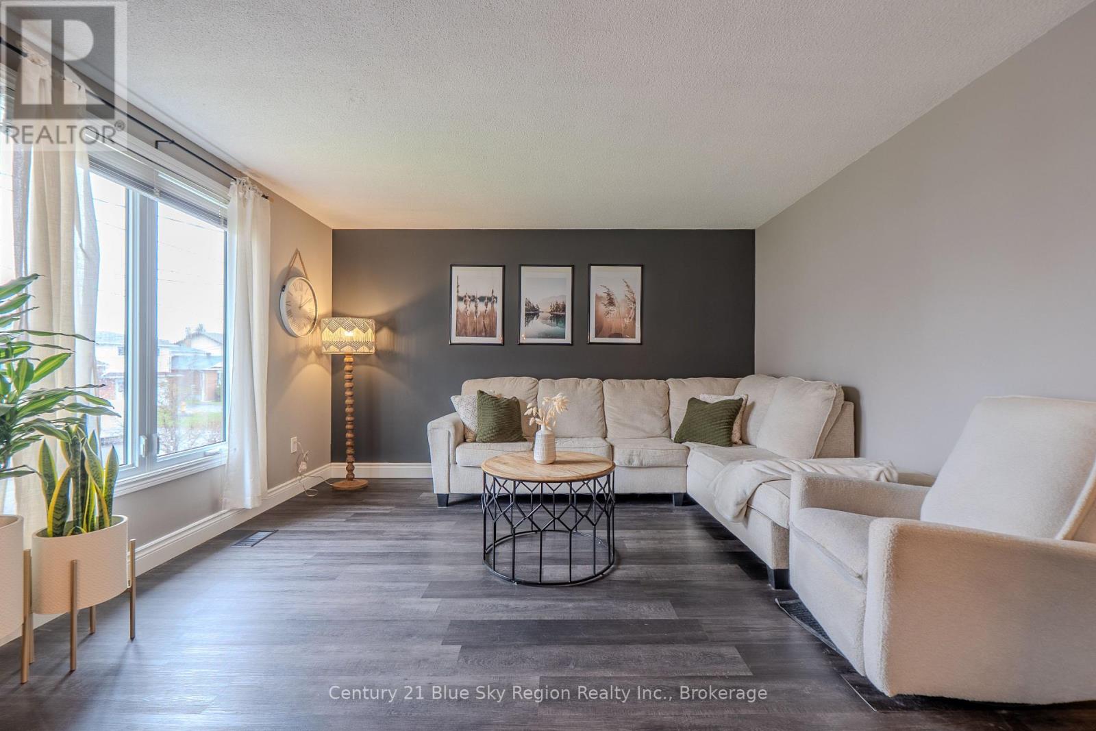 34 BELLEVIEW CRESCENT - 12