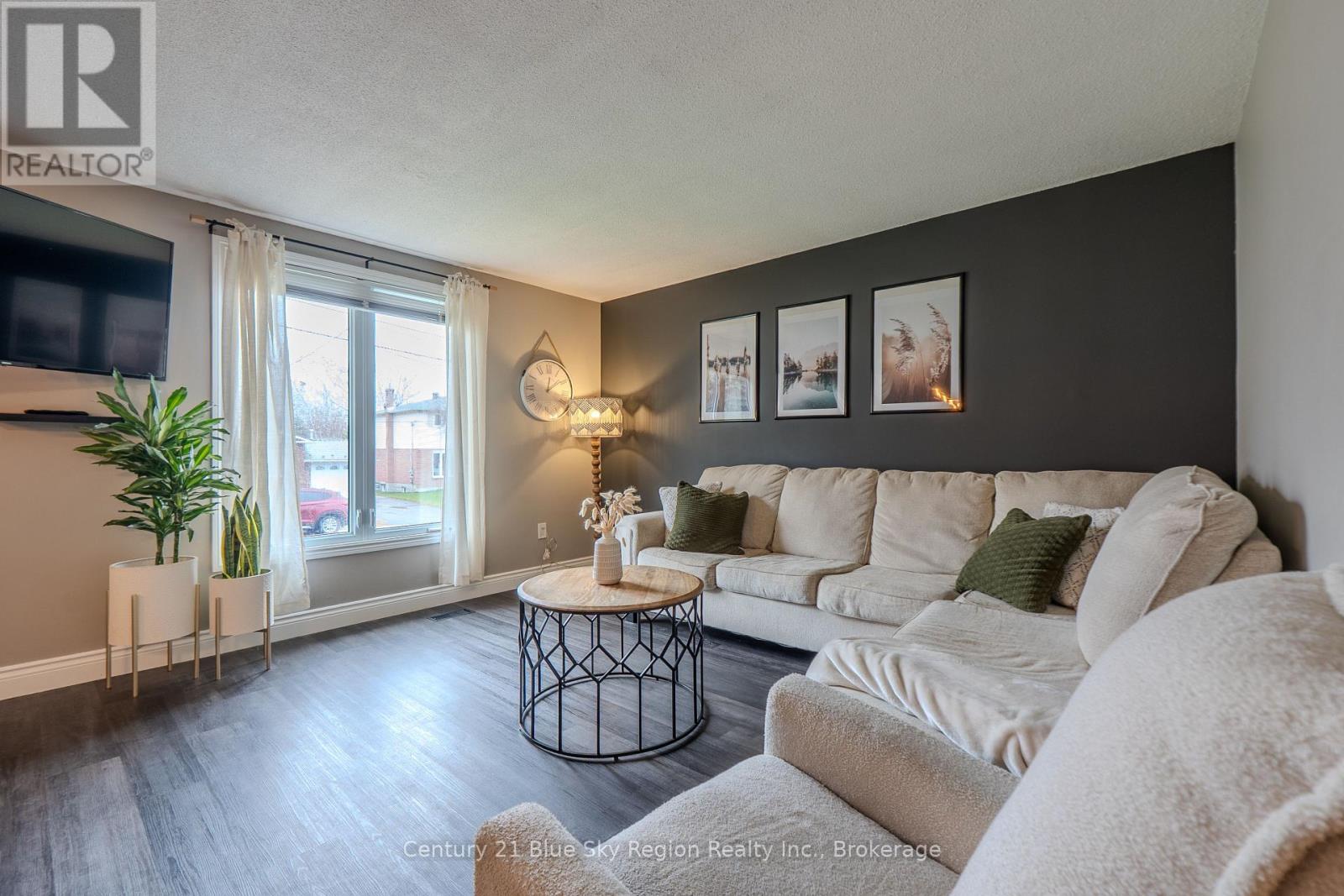 34 BELLEVIEW CRESCENT - 13