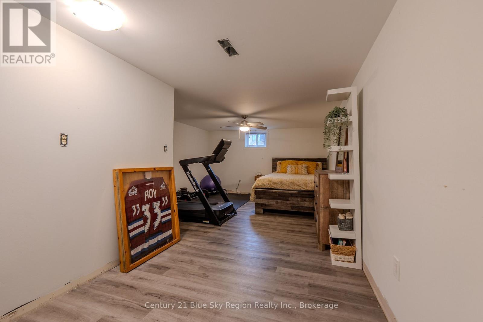 34 BELLEVIEW CRESCENT - 25