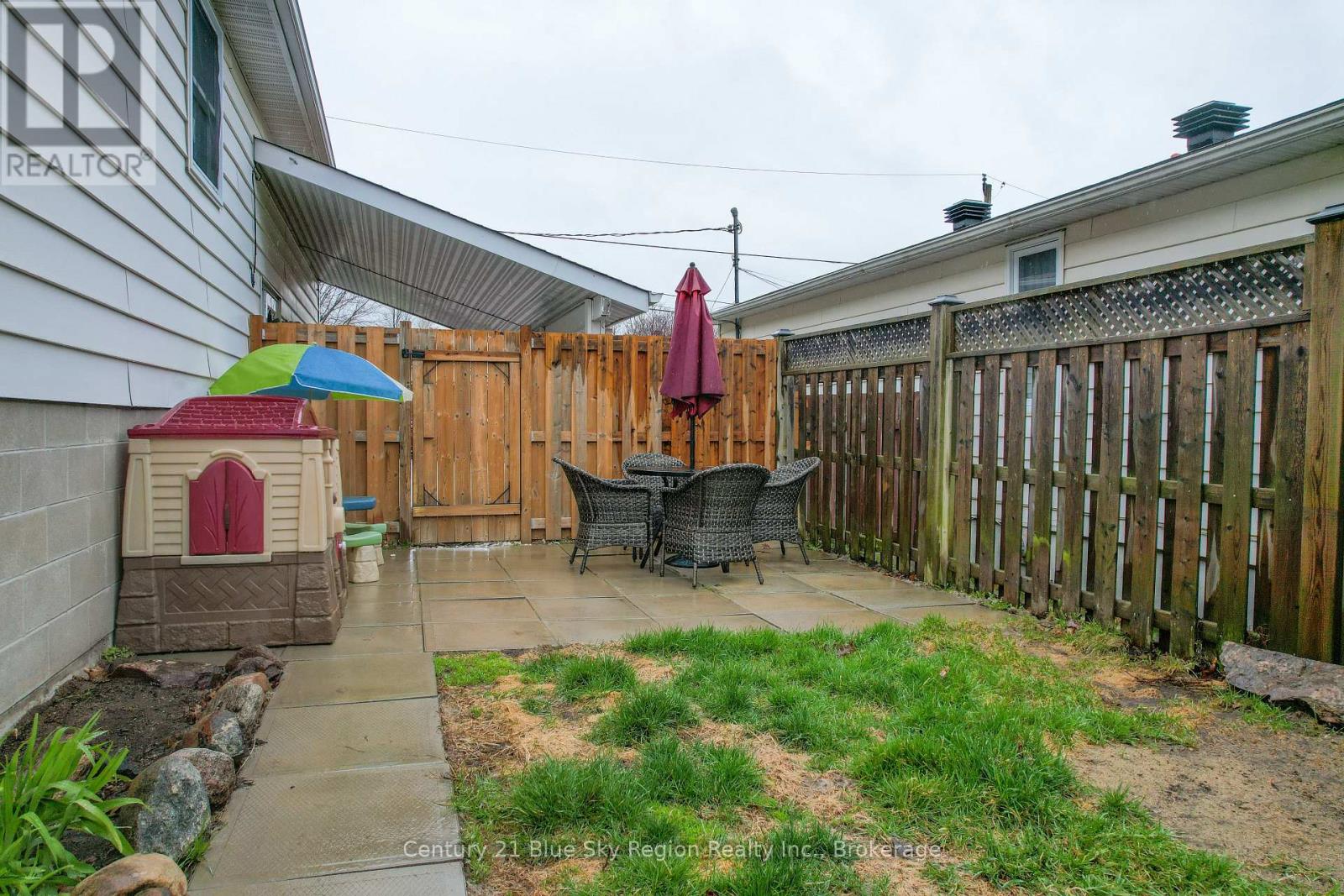 34 BELLEVIEW CRESCENT - 28
