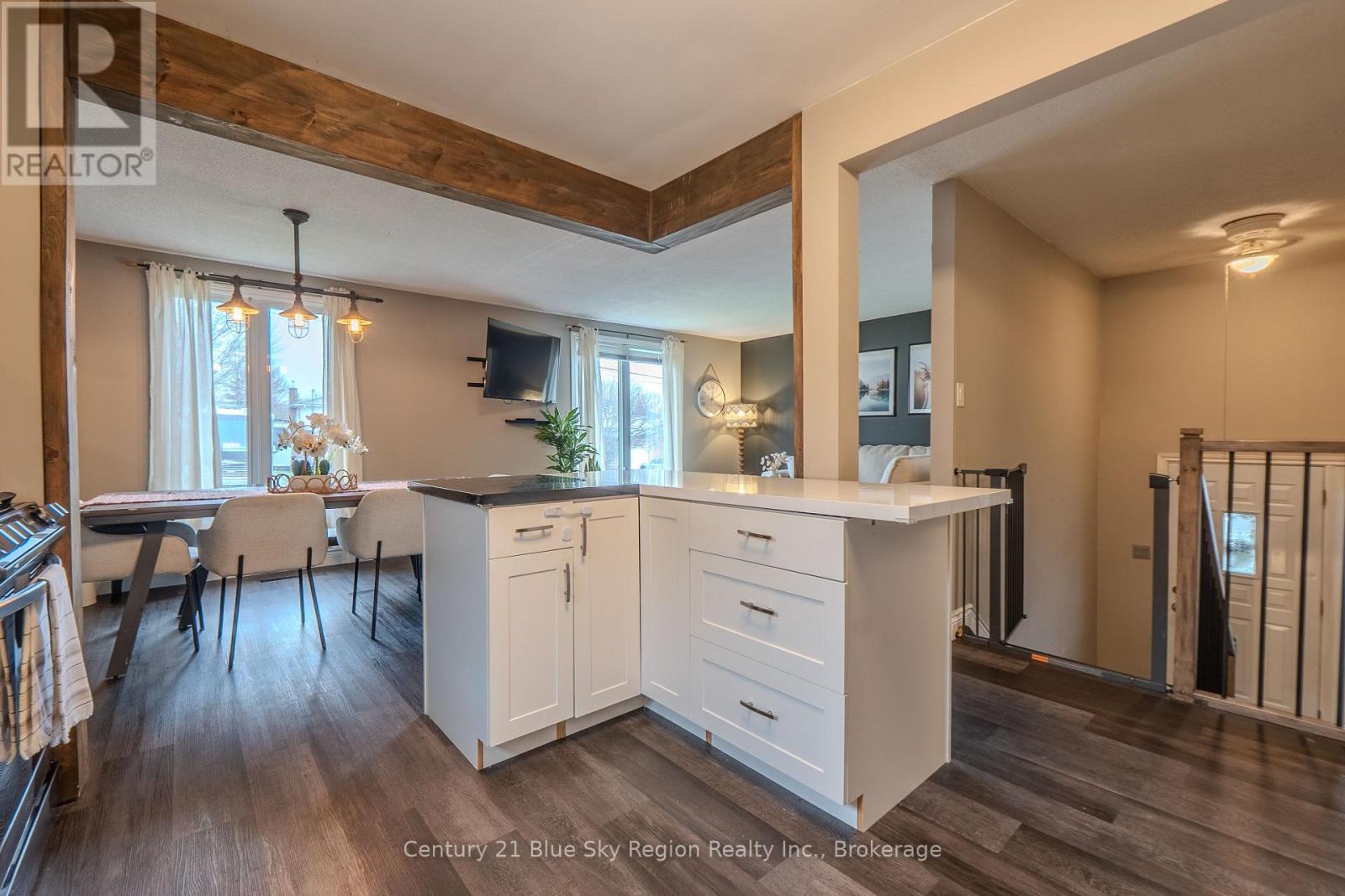 34 BELLEVIEW CRESCENT - 6