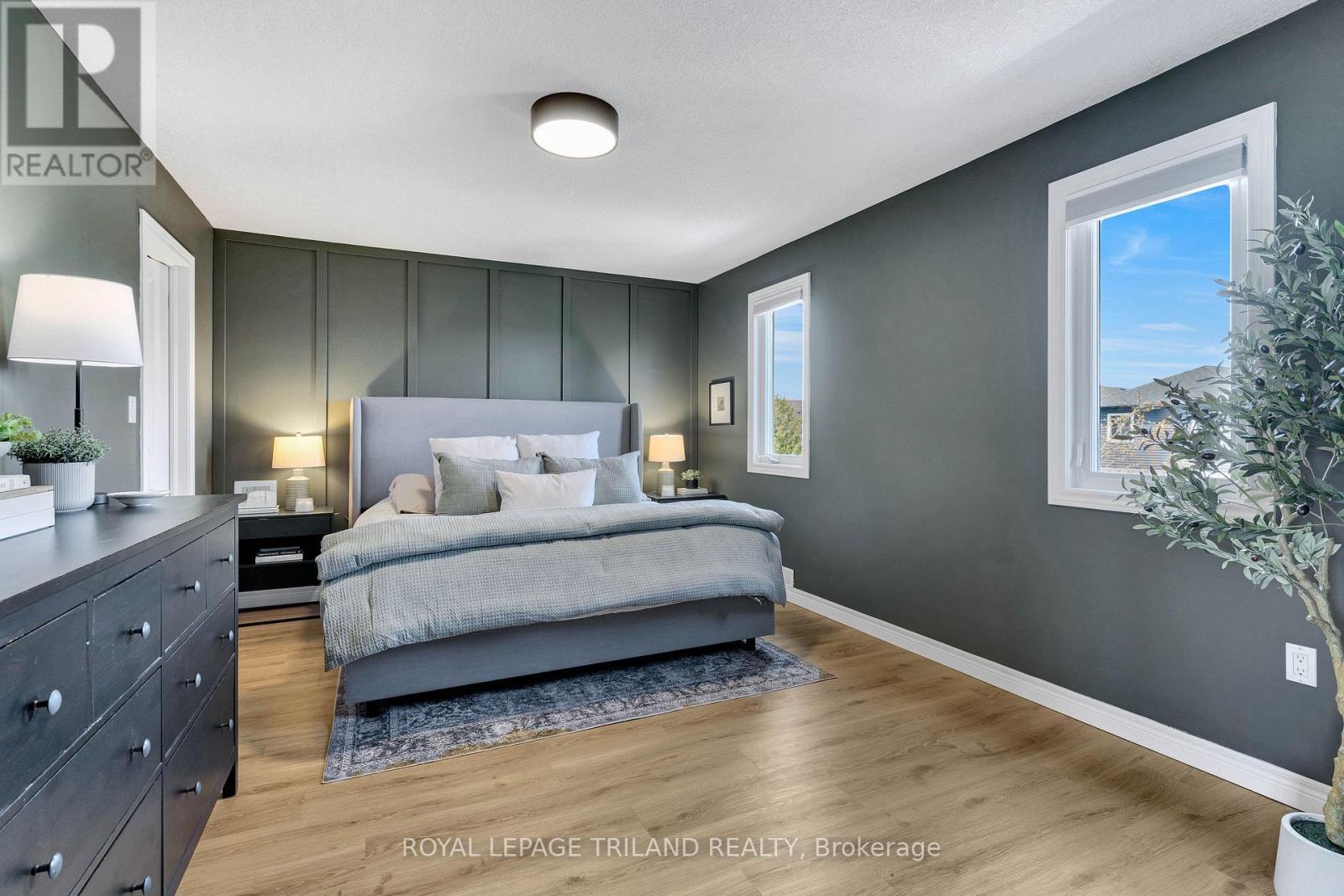 731 SPRINGWOOD CRESCENT - 24