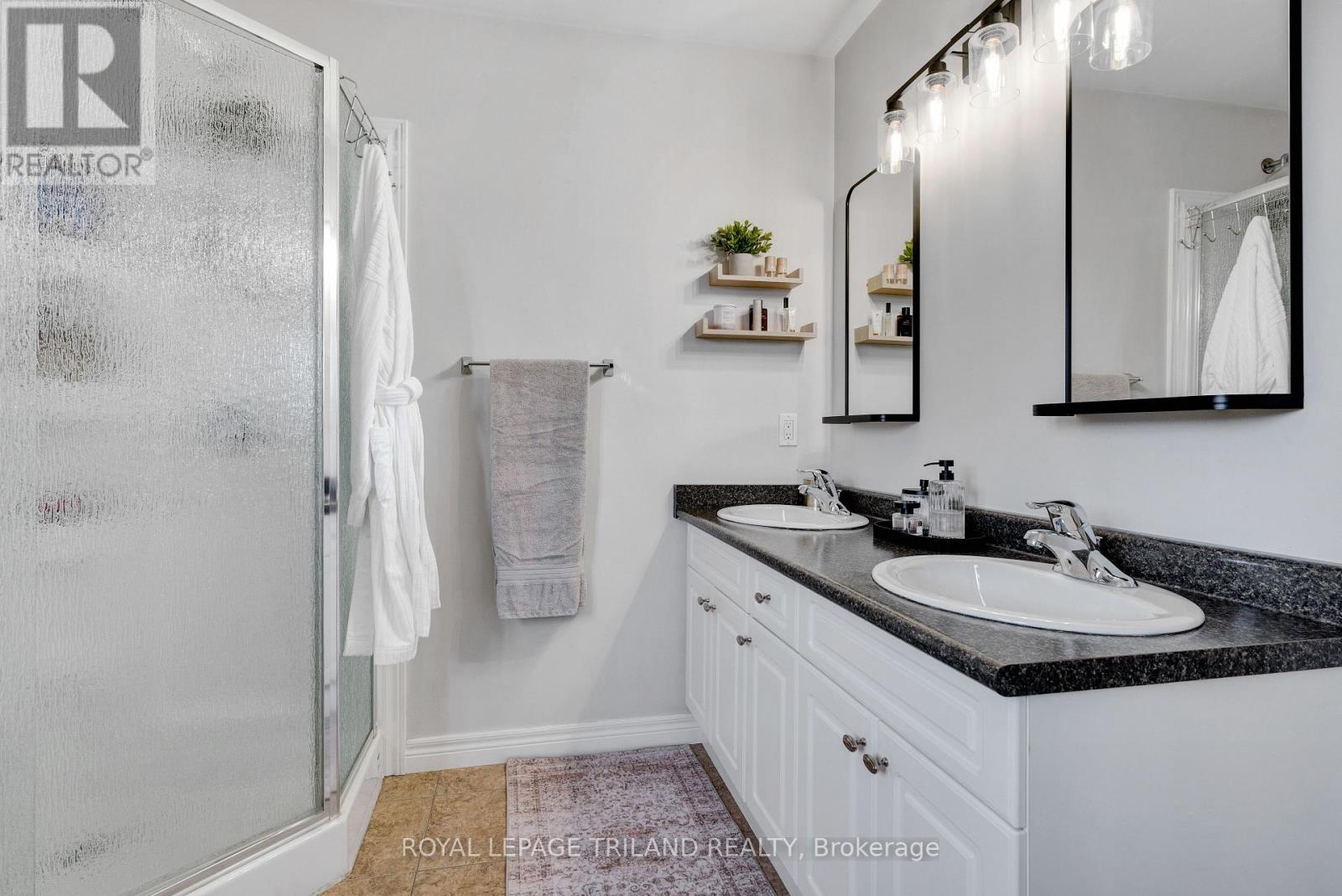 731 SPRINGWOOD CRESCENT - 27