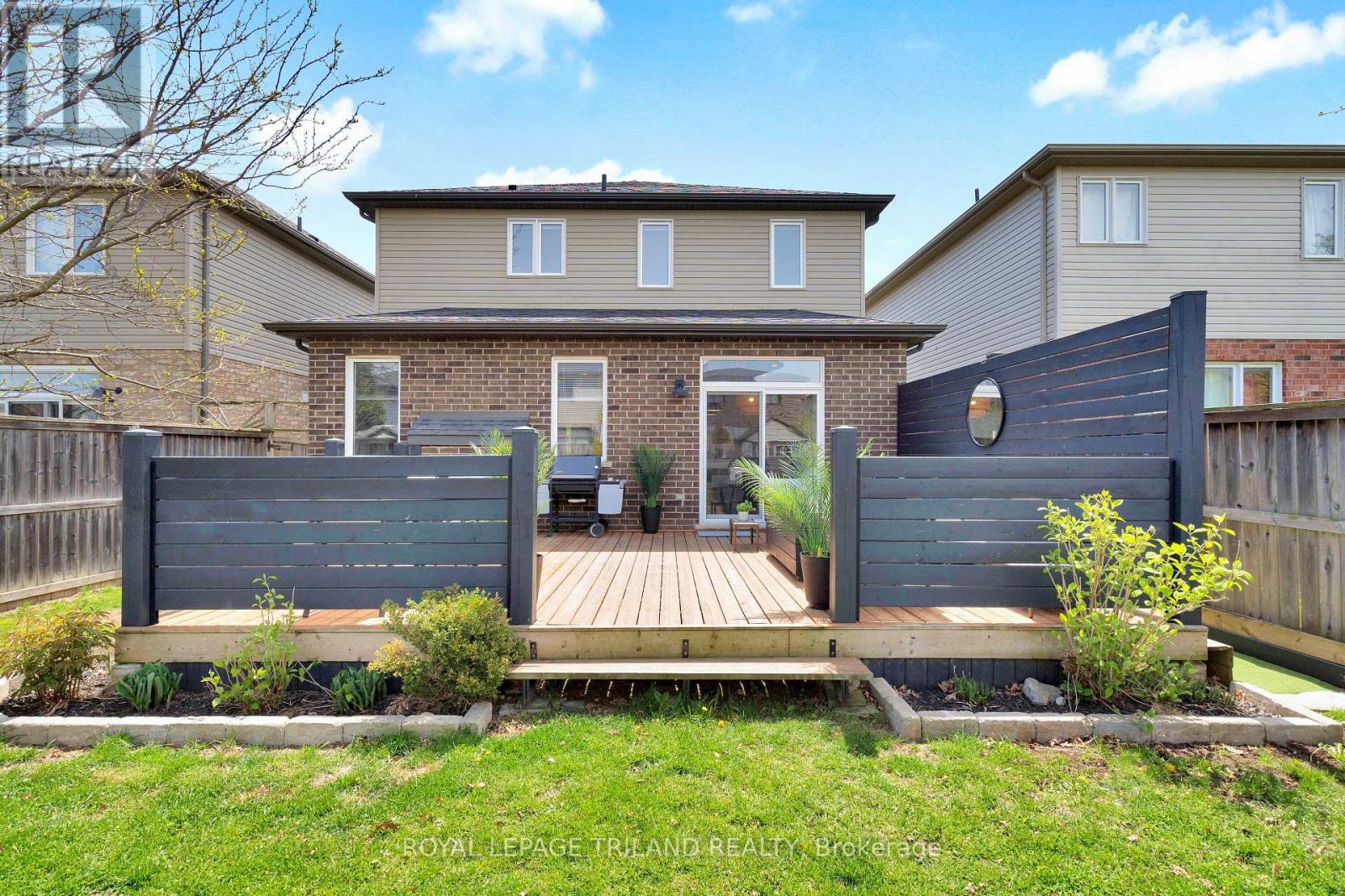 731 SPRINGWOOD CRESCENT - 44