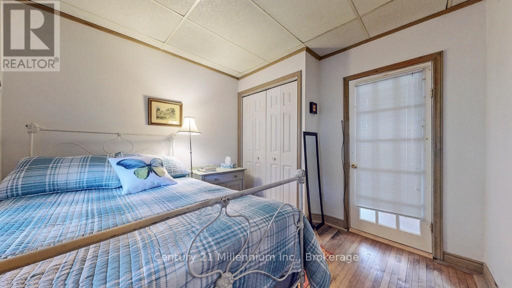 19 HASTINGS AVENUE - 21