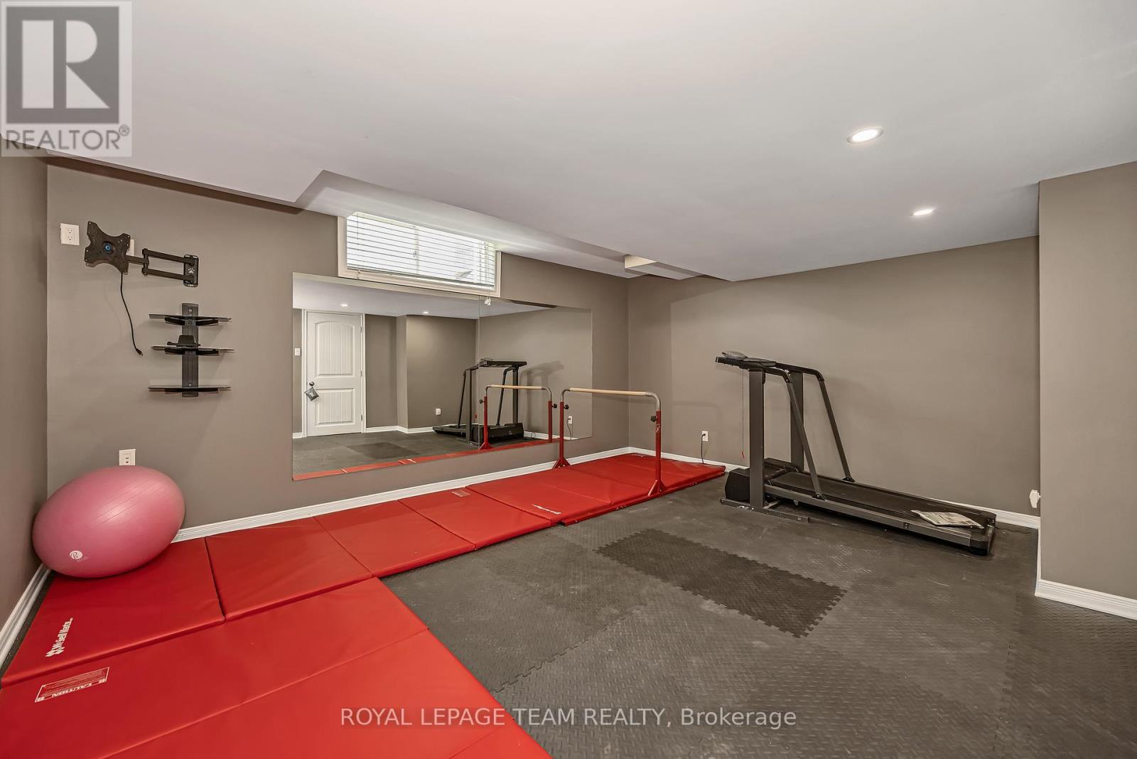 6918 MARY ANNE DRIVE - 44