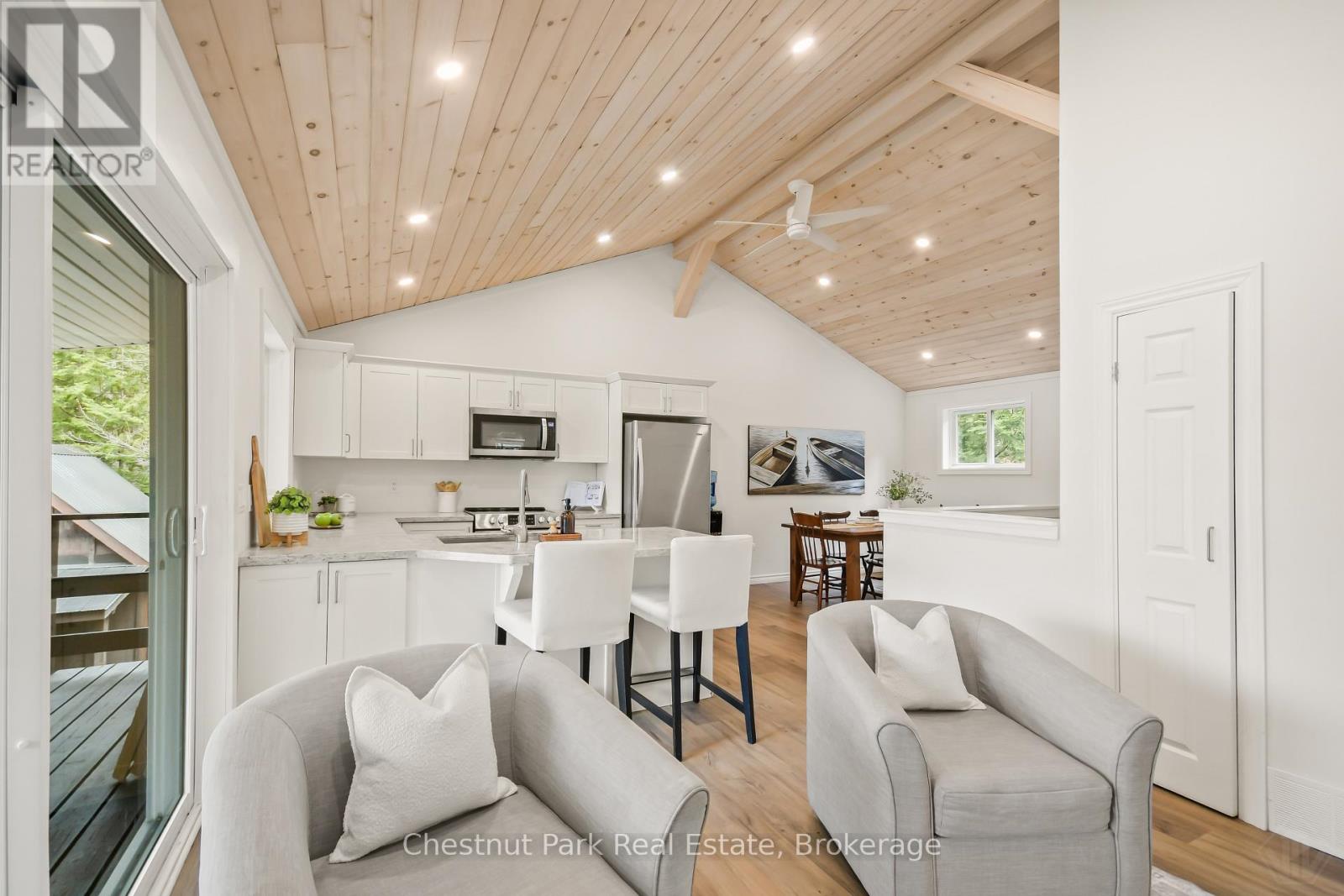 761 EMSDALE LAKE ROAD - 32