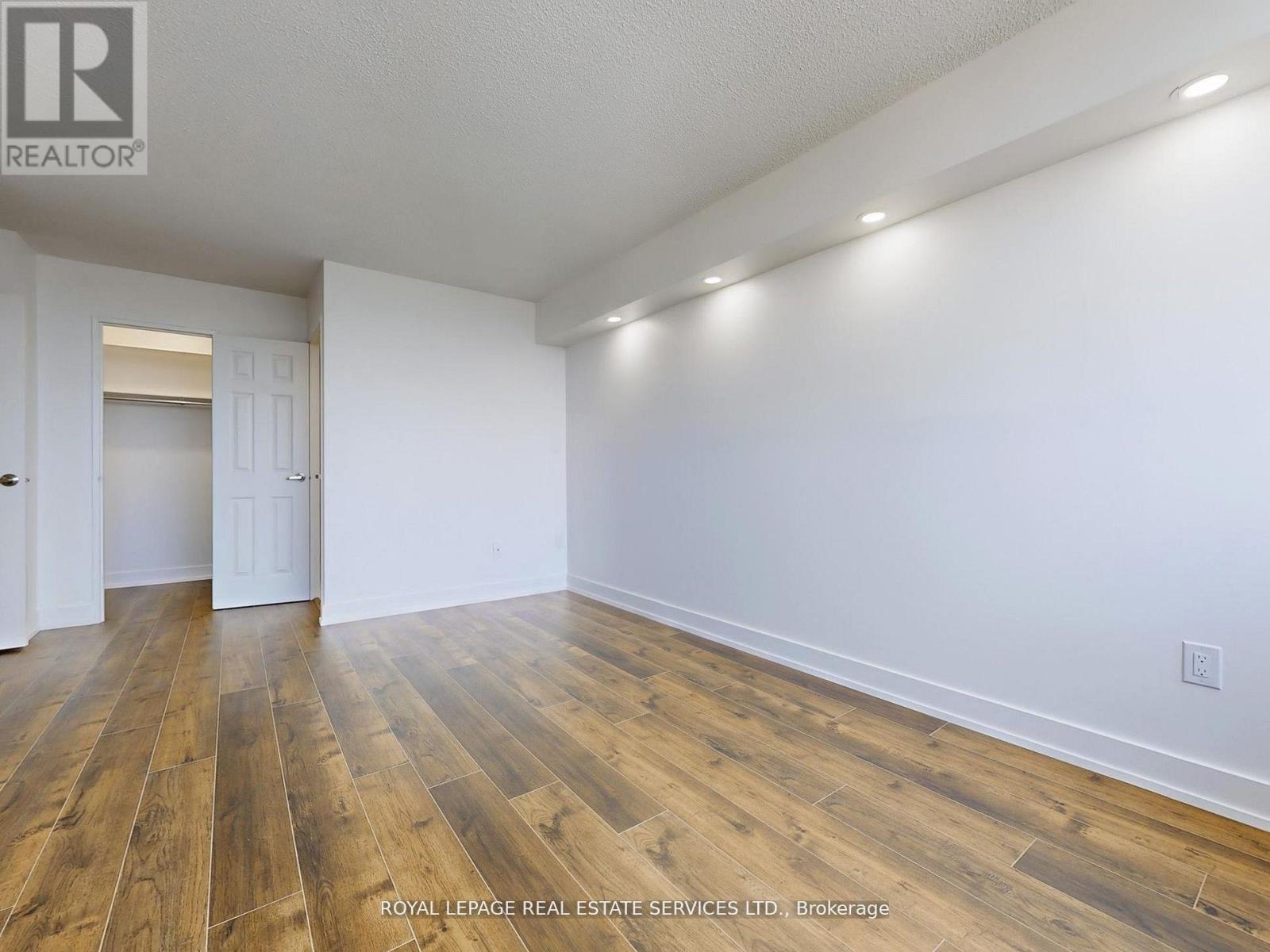 #2602 80 ANTIBES DRIVE - 16