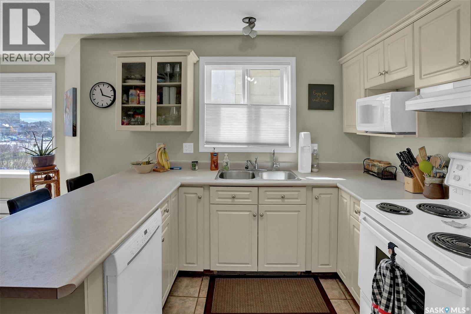 #302 2217 Angus STREET - 10
