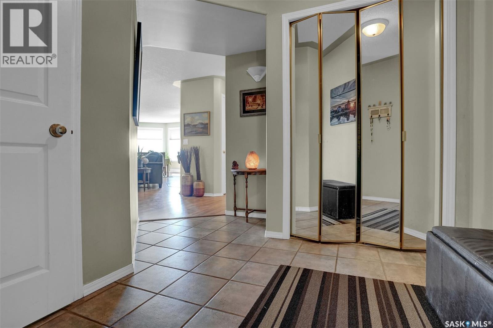 #302 2217 Angus STREET - 4