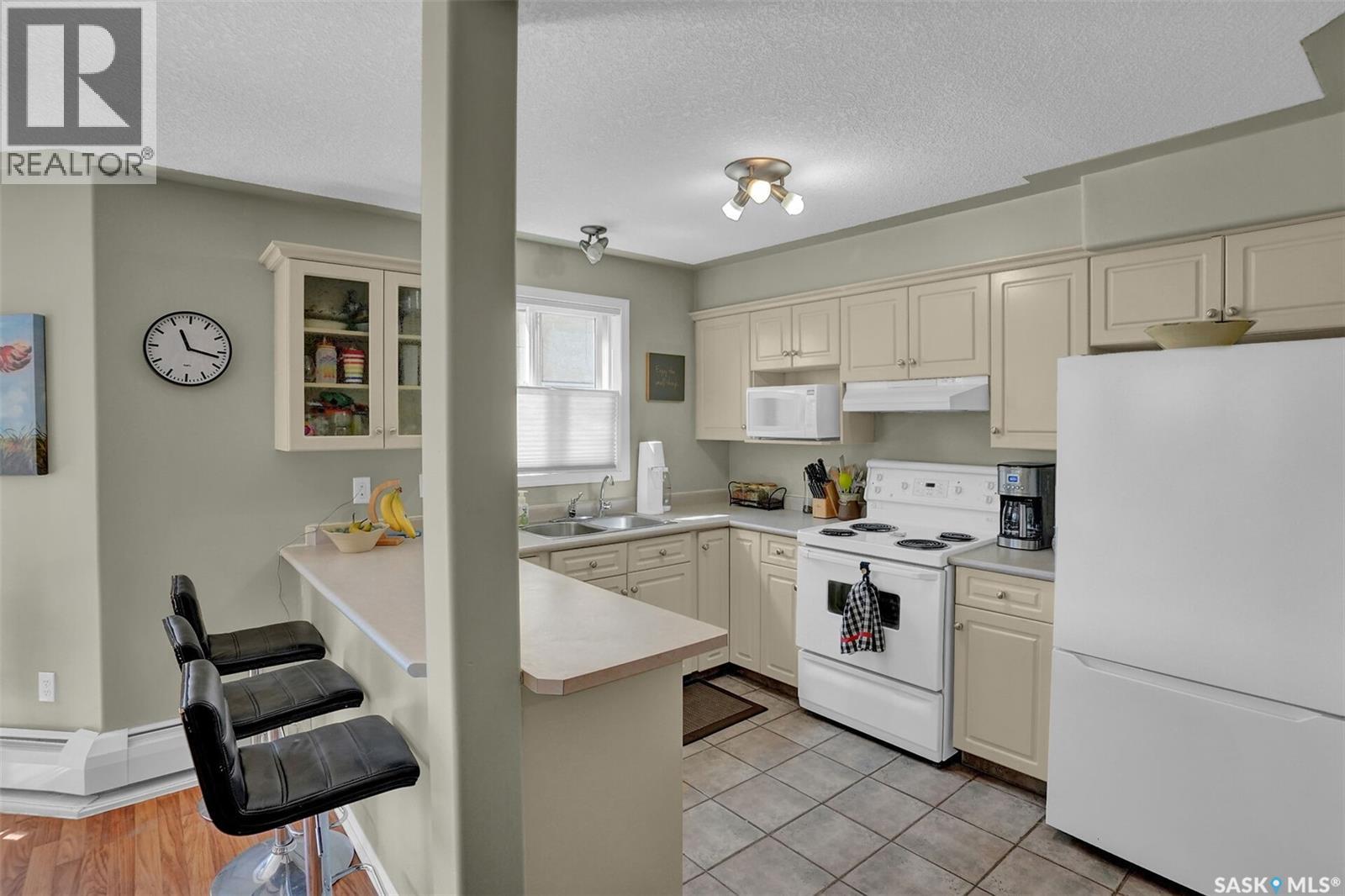 #302 2217 Angus STREET - 9