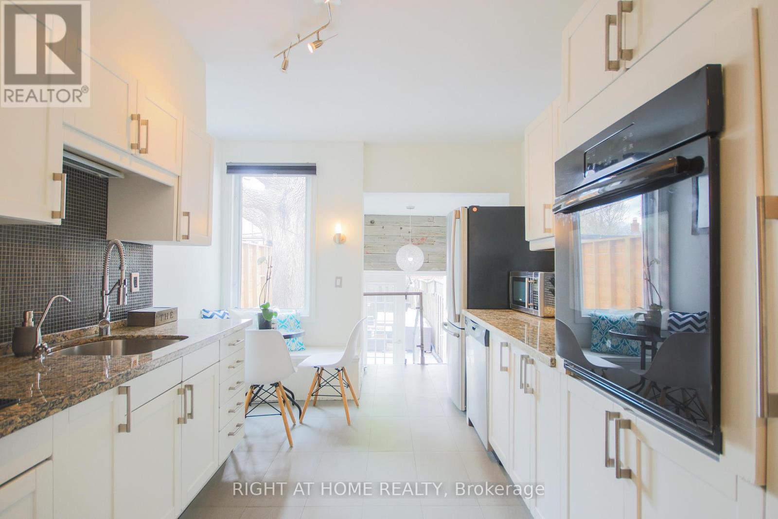 44 RHODES AVENUE - 8