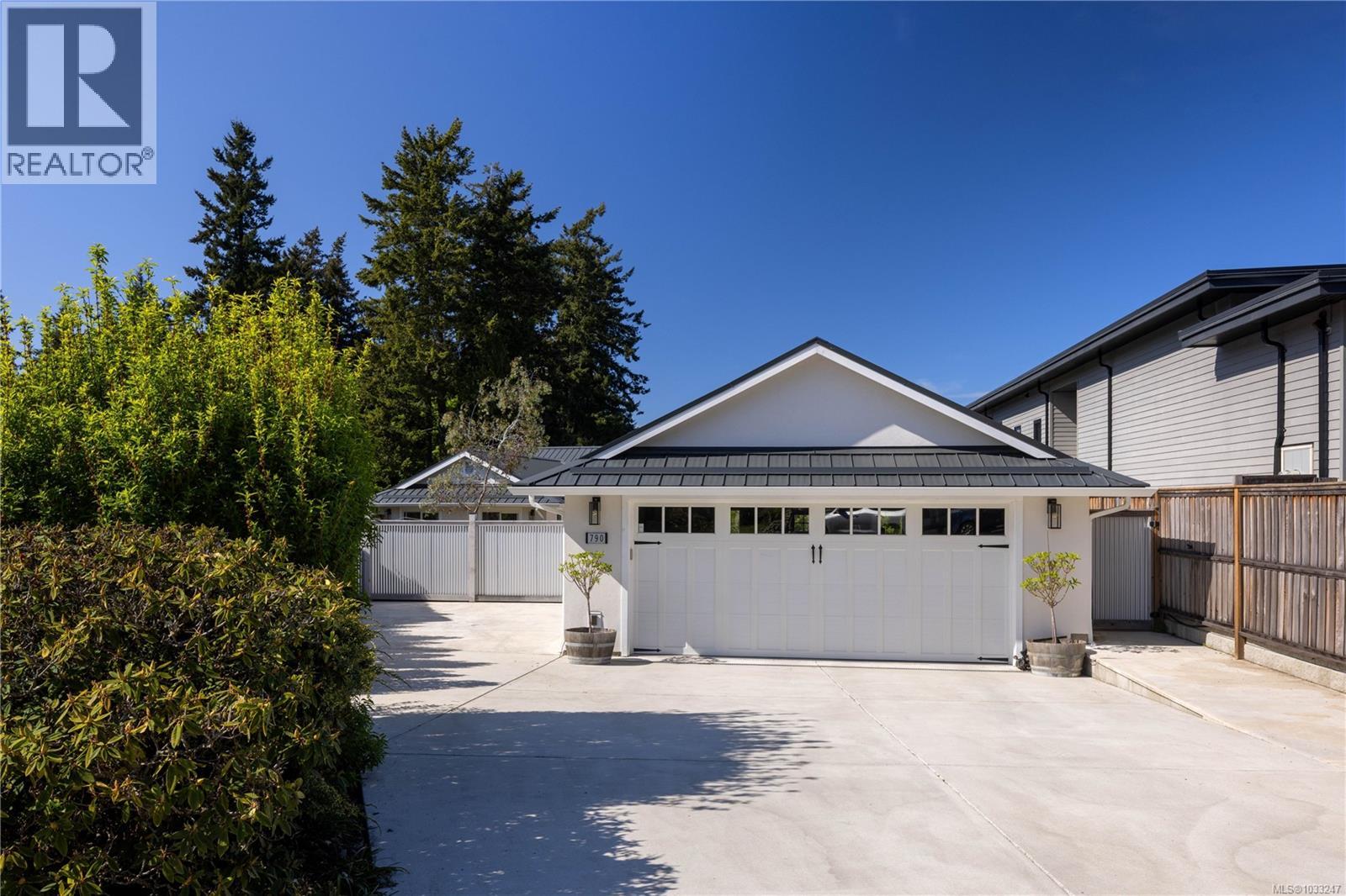  790 Del Monte Place, Saanich