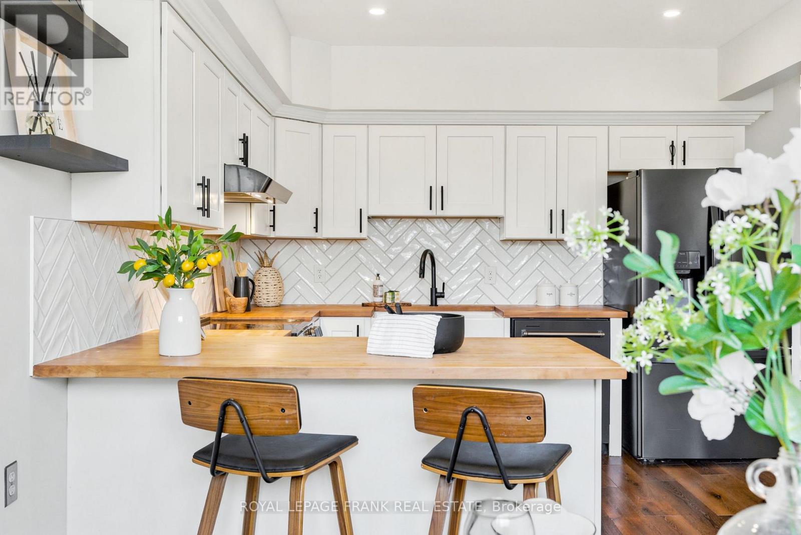 72 BROADLANDS CRESCENT - 6