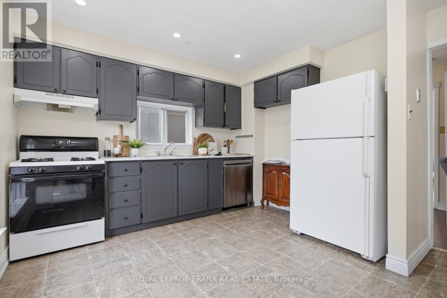 521 GAYLORD DRIVE - 11