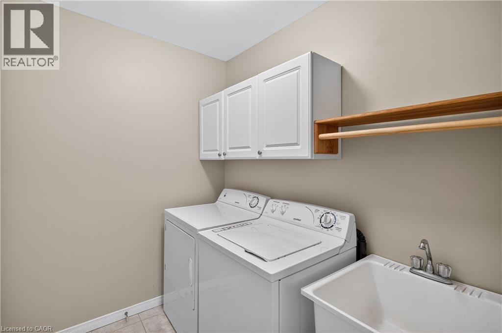 9 MANITOULIN Trail, Glanbrook, Ontario, L9B2X8 — Photo 14