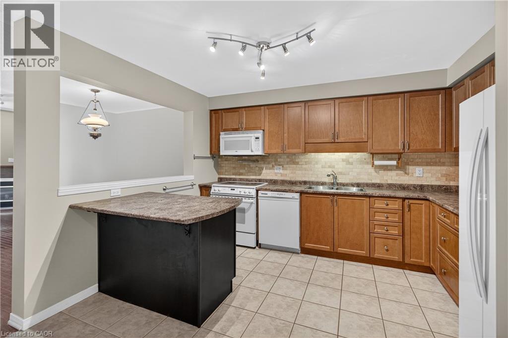 9 MANITOULIN Trail, Glanbrook, Ontario, L9B2X8 — Photo 27