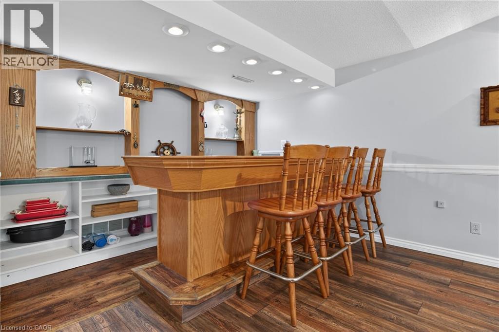 6 GLENHOLLOW Drive - 21