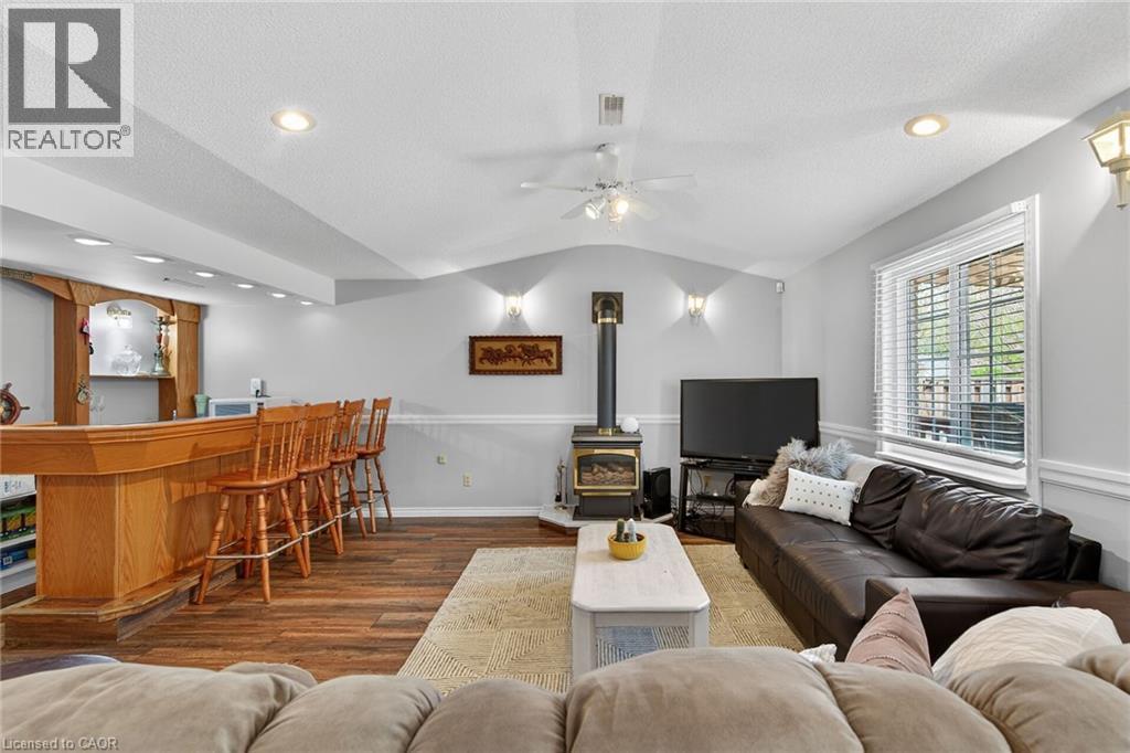 6 GLENHOLLOW Drive - 22