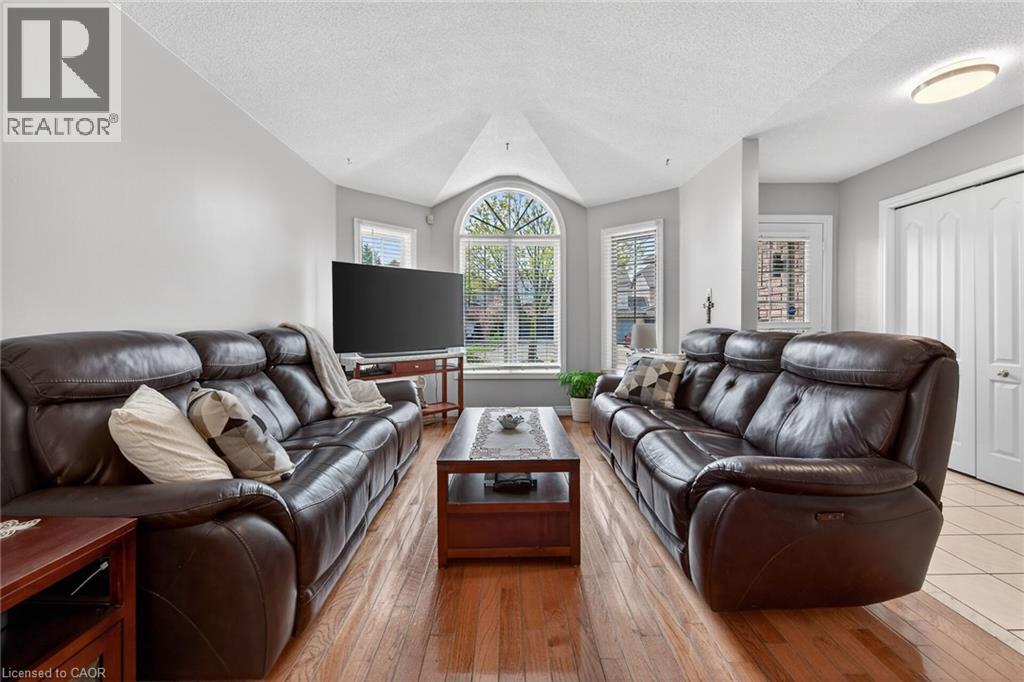 6 GLENHOLLOW Drive, Stoney Creek, Ontario, L8J3R8 — Photo 5