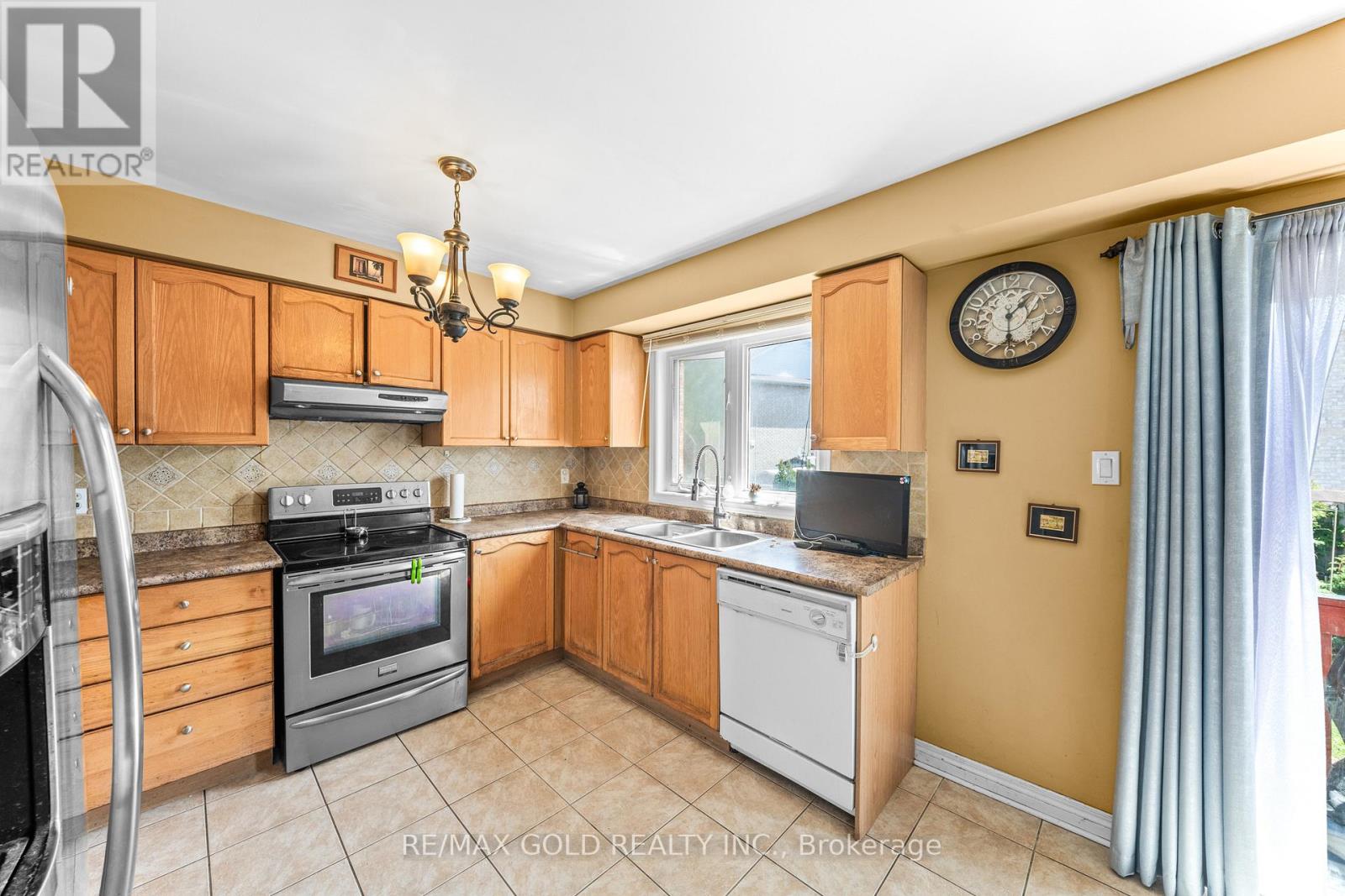 17 CALDERSTONE ROAD - 16