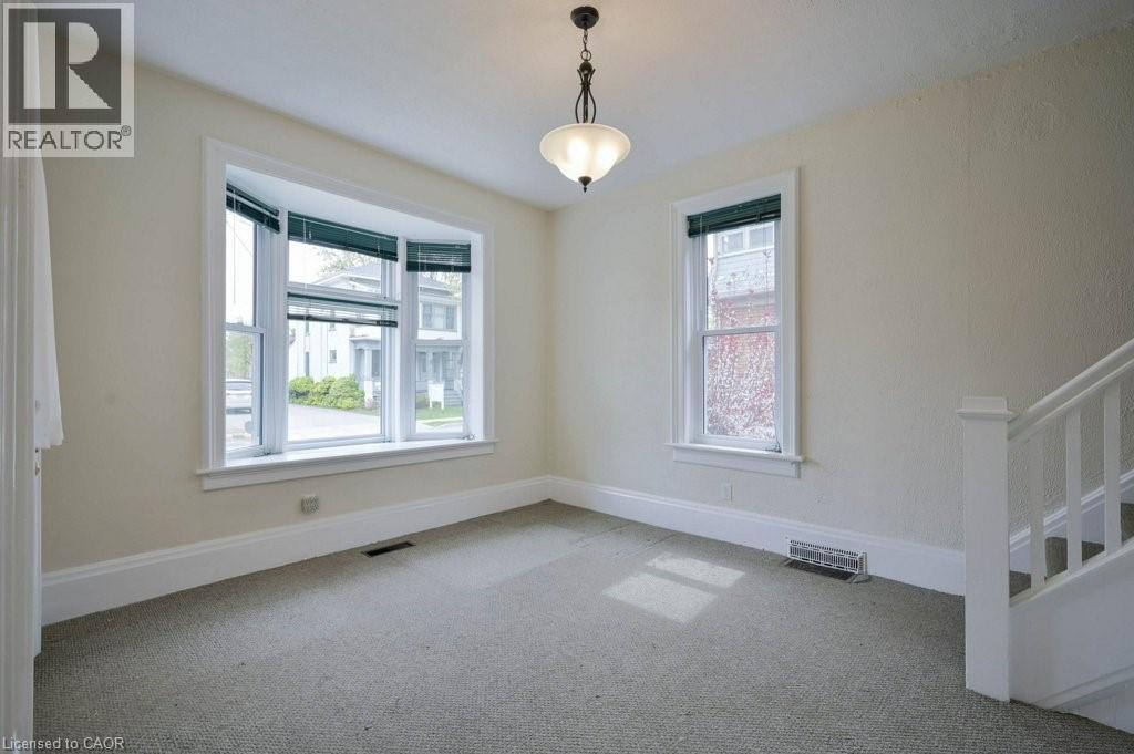12 CLARENCE Place, Kitchener, Ontario, N2H2L2 — Photo 18