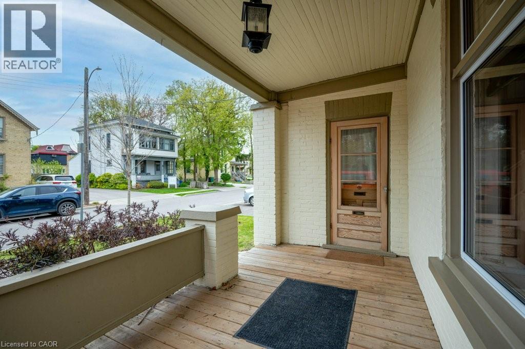 12 CLARENCE Place, Kitchener, Ontario, N2H2L2 — Photo 5