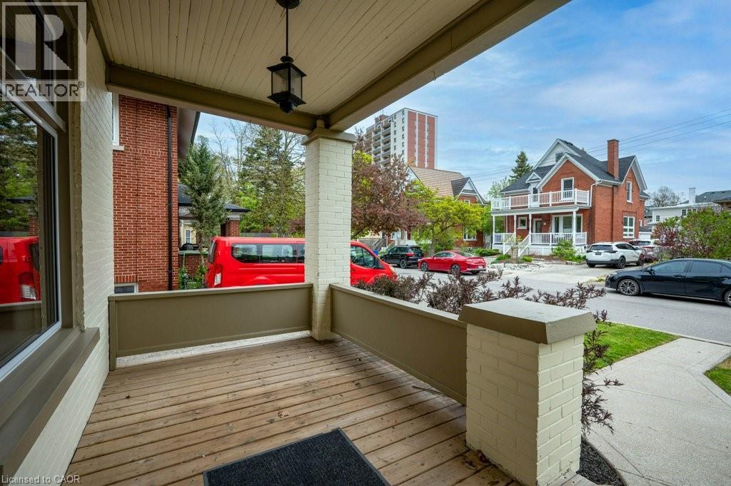 12 CLARENCE Place, Kitchener, Ontario, N2H2L2 — Photo 6